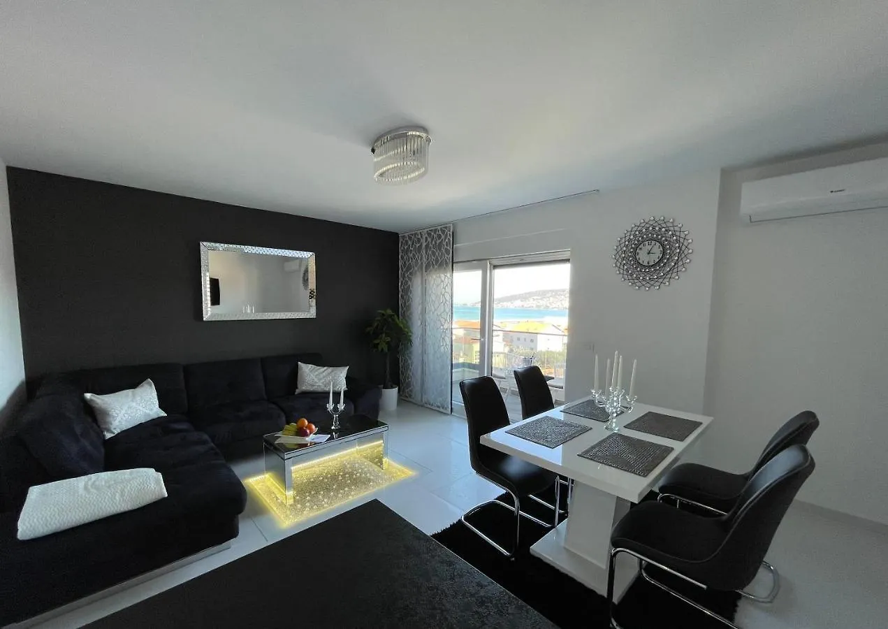 Sky Garden Trogir 아파트